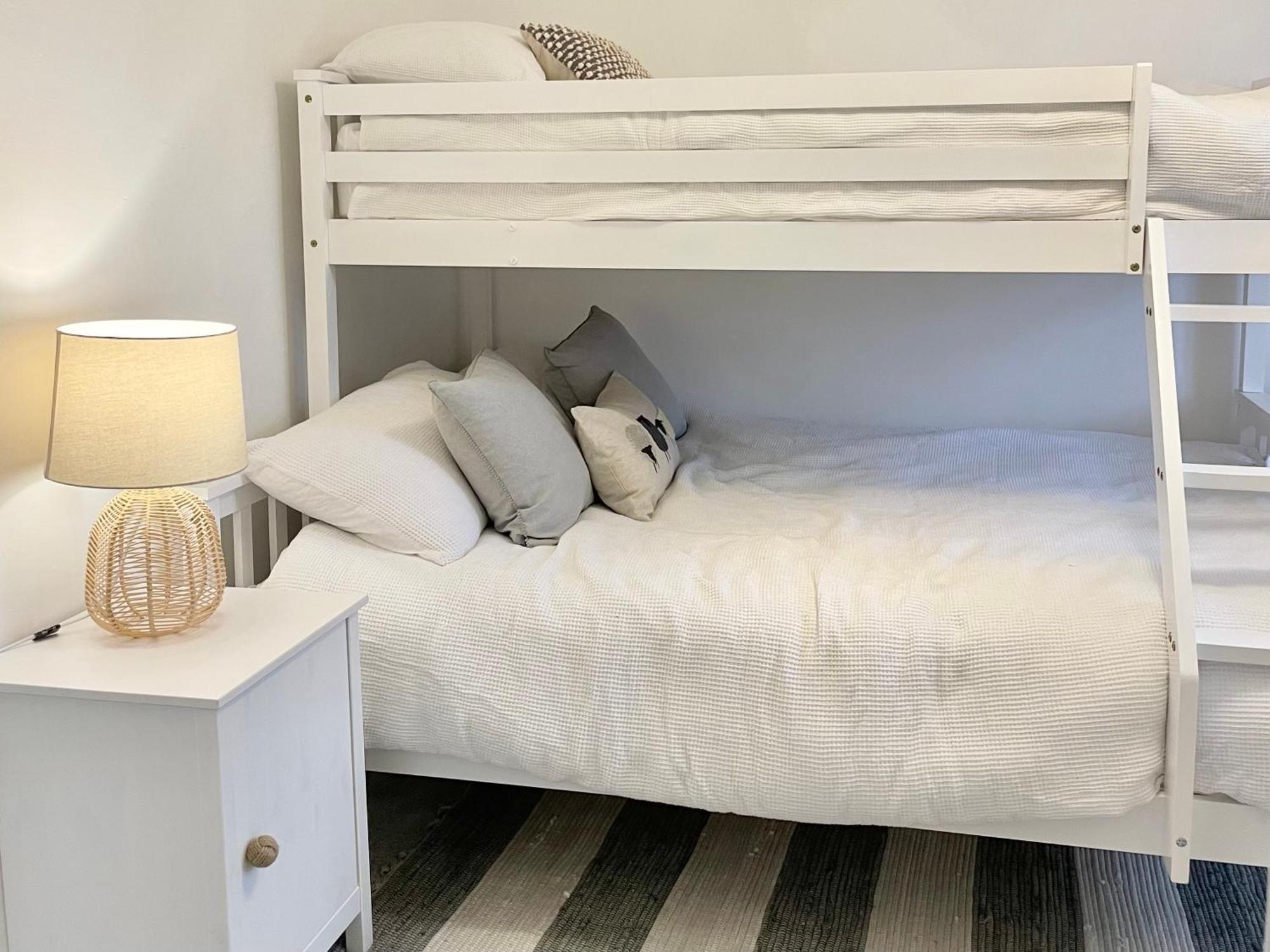 Windsor Cottage Амбъл Екстериор снимка